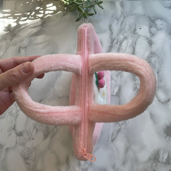 Vintage Sanrio Hello Kitty Cherries pink mini bag - Picture 9 of 11